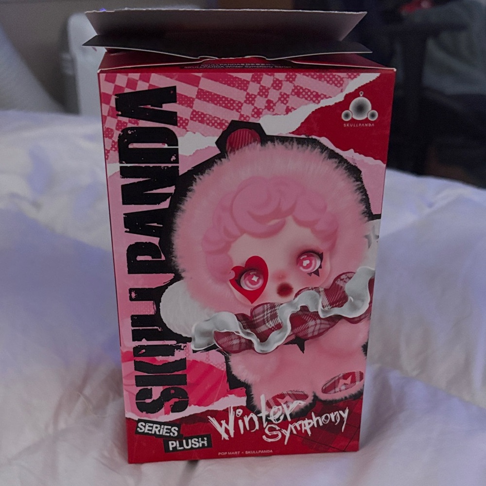 POPMART Skull Panda Winter Symphony